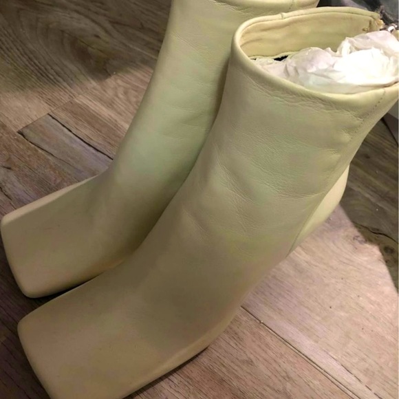 Zara leather square booties (Color ; Off-White) - Picture 4 of 4